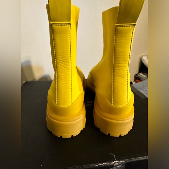 Gorgeous pair yellow Shiloh boots - Picture 2 of 9